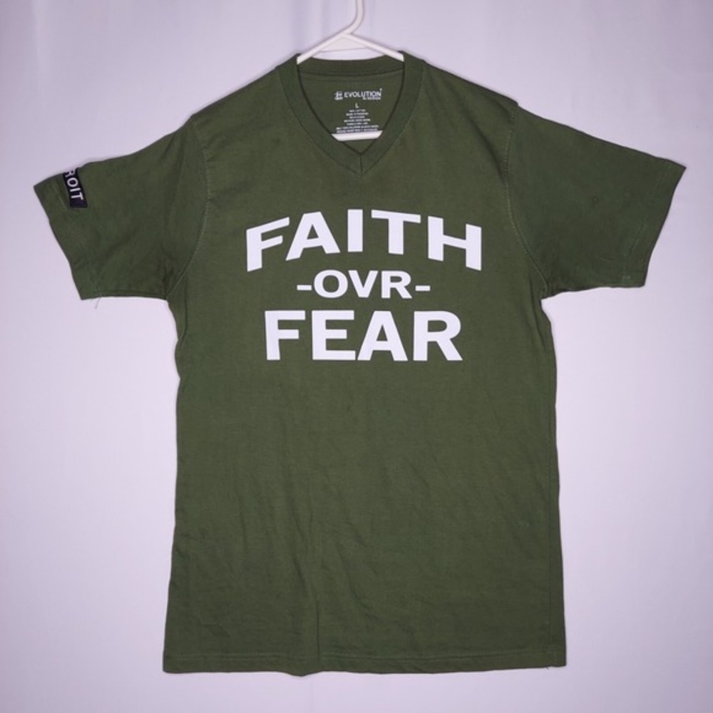 Faith Over‎ Fear Graphic T-Shirt Men Large Slim Fit V-Neck Green Jesus Christian